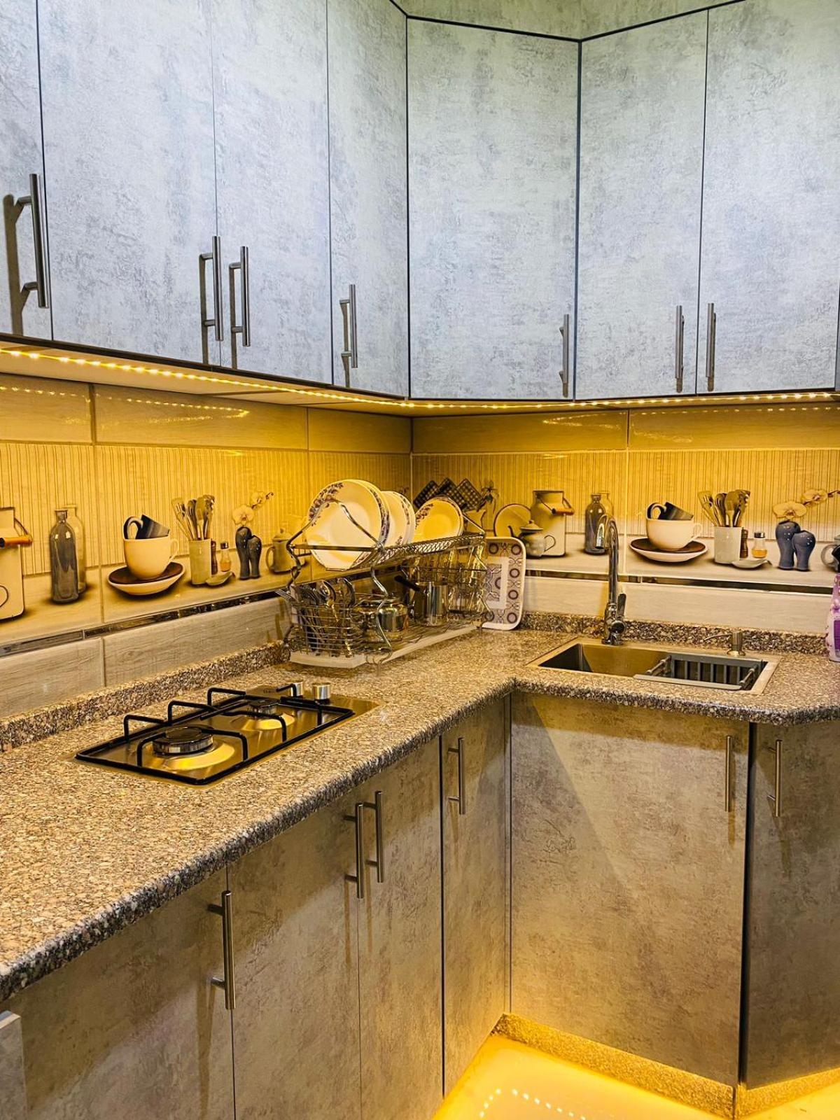 Al Seoudi Furnished Units Daire Zerka Oda fotoğraf